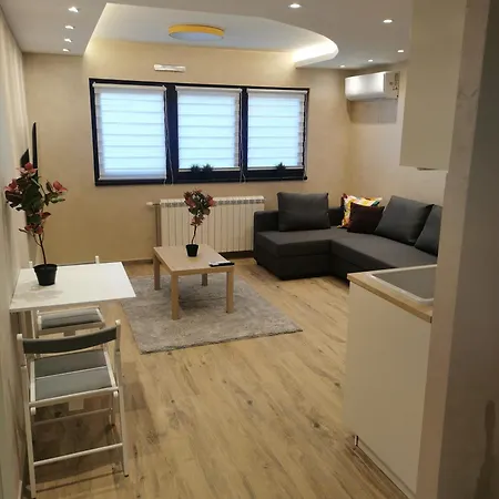 Airport Nest Belgrade Apartment Exterior photo