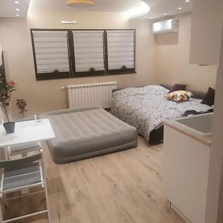 Airport Nest Belgrade Apartment Exterior photo