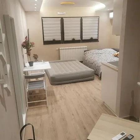 Airport Nest Belgrade Apartment Exterior photo