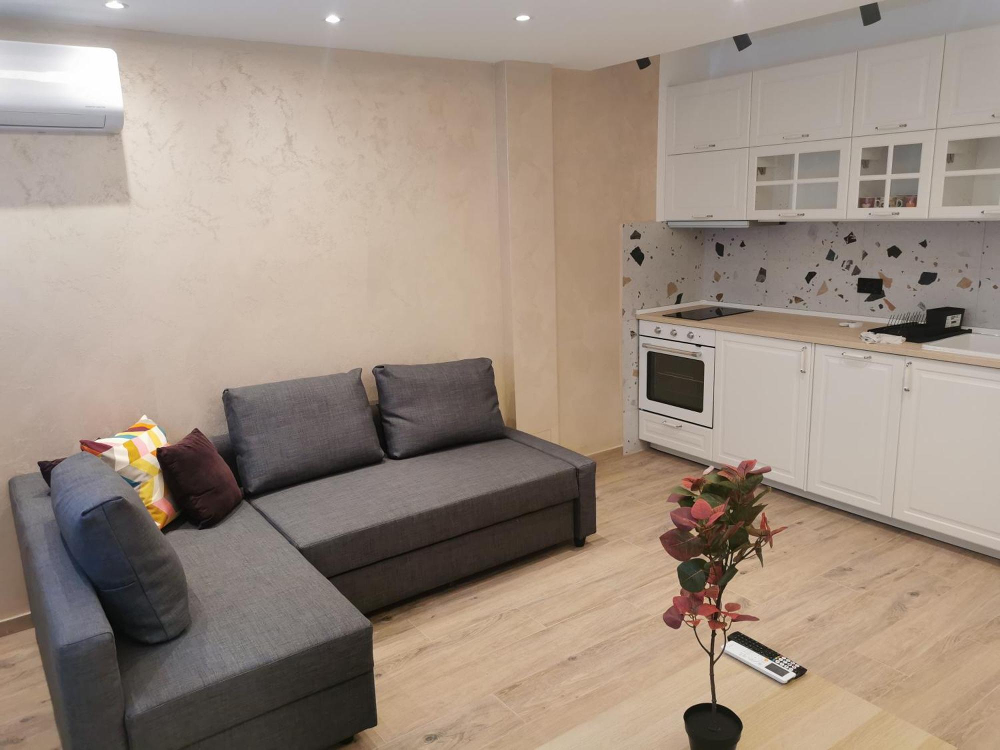 Airport Nest Apartment